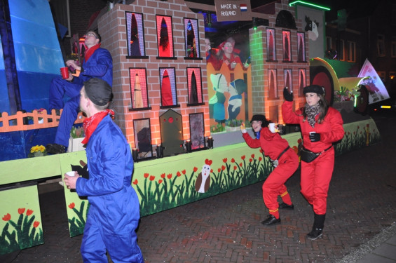 082_23-2102verlichteoptocht.jpg