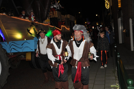 115_23-2102verlichteoptocht.jpg