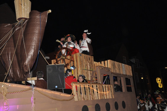 117_23-2102verlichteoptocht.jpg