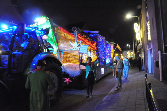 129_23-2102verlichteoptocht.jpg