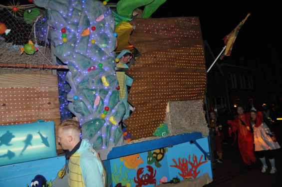 133_23-2102verlichteoptocht.jpg