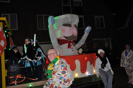 142_23-2102verlichteoptocht.jpg