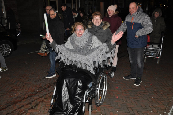 143_23-2102verlichteoptocht.jpg