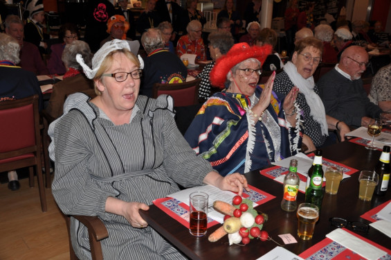 064_31-2502seniorenboerenbruiloft.jpg