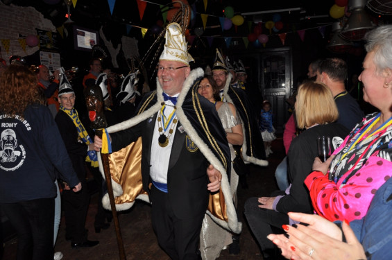10_32-2502slotbal.jpg