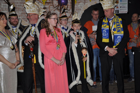 15_32-2502slotbal.jpg